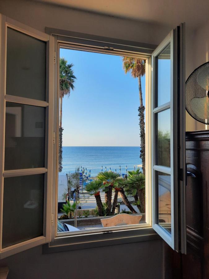 Villa Finestre Sul Mare à San Lorenzo al Mare Chambre photo